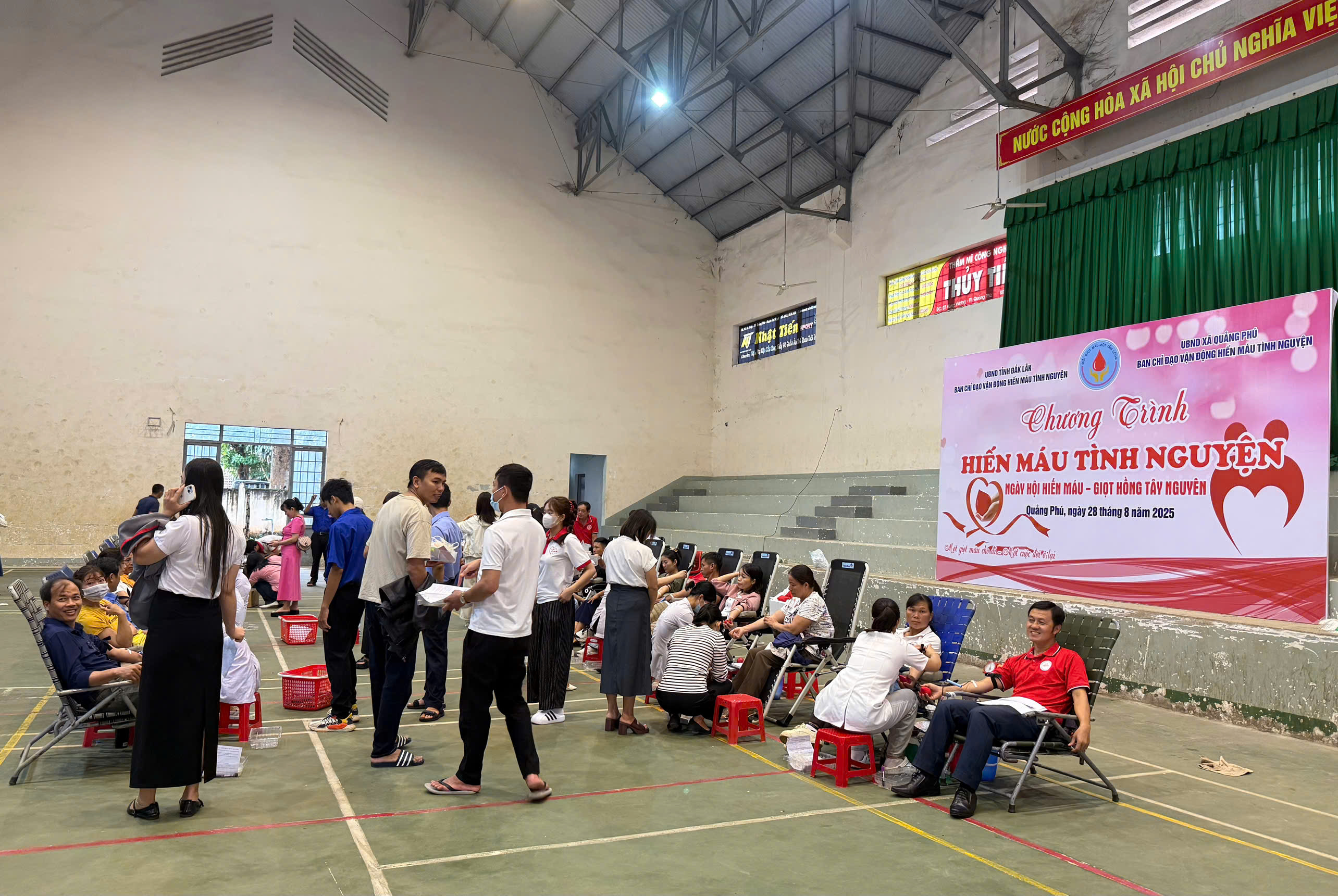 Quang cảnh chương trình hiến máu